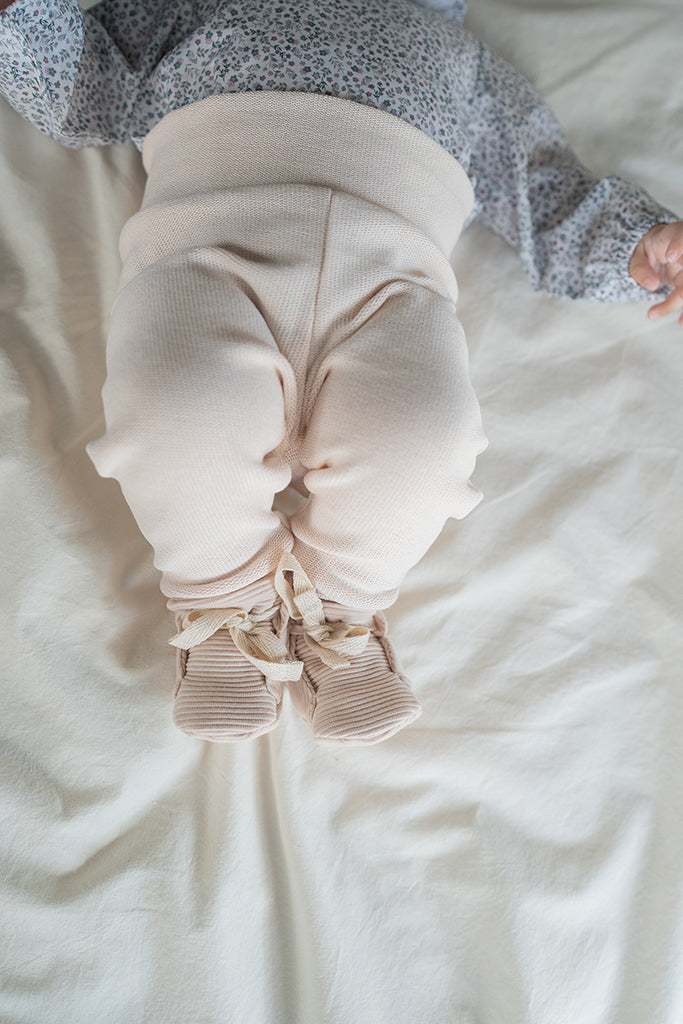 Ecru knitted baby trousers