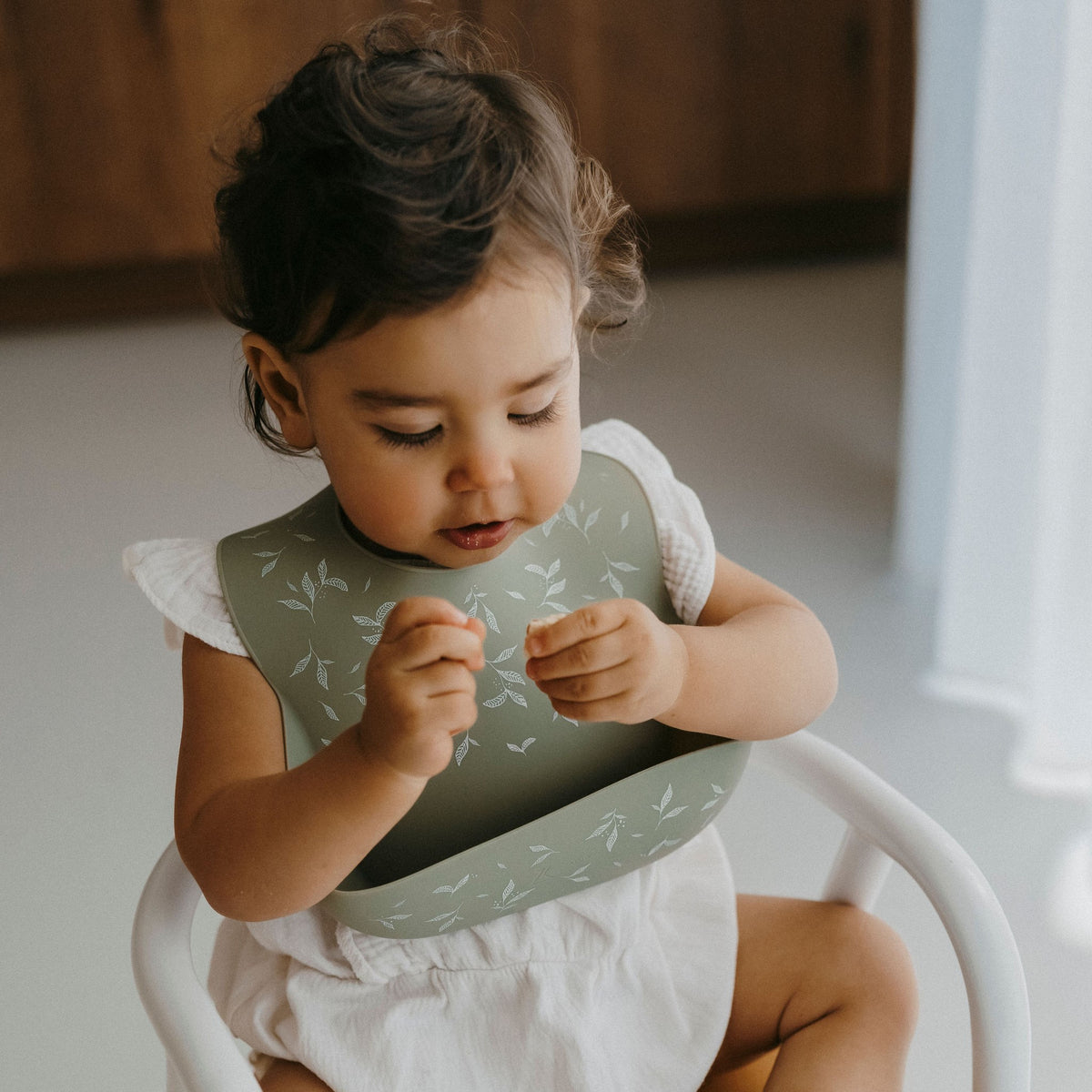 Silicone bib – flowers
